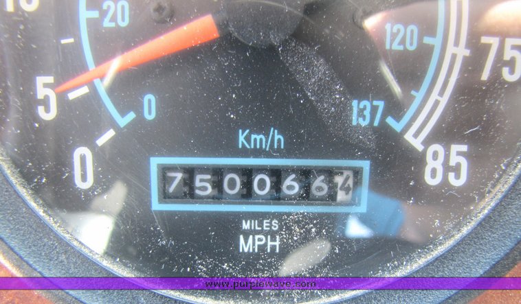 image for item 3065 1994 International Series 9600 cabover truck