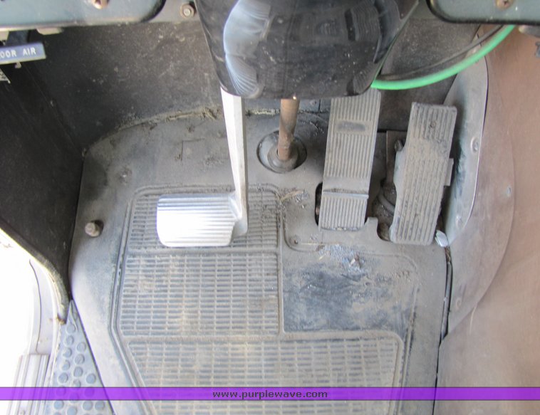 image for item 3065 1994 International Series 9600 cabover truck