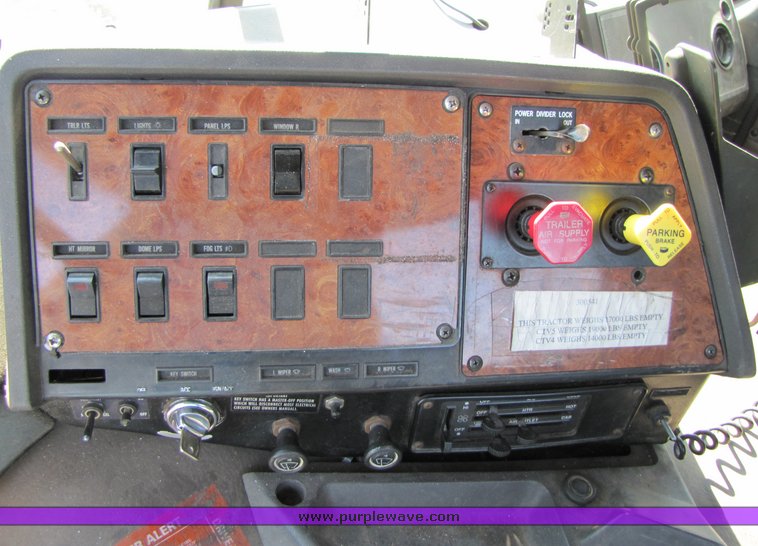 image for item 3065 1994 International Series 9600 cabover truck