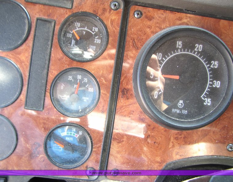 image for item 3065 1994 International Series 9600 cabover truck