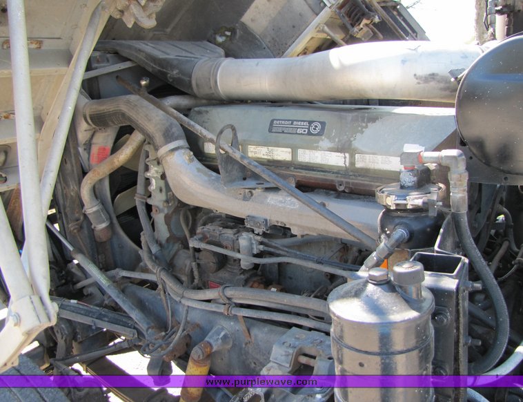 image for item 3065 1994 International Series 9600 cabover truck