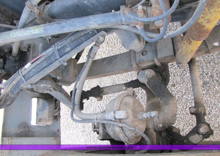 image for item 3065 1994 International Series 9600 cabover truck