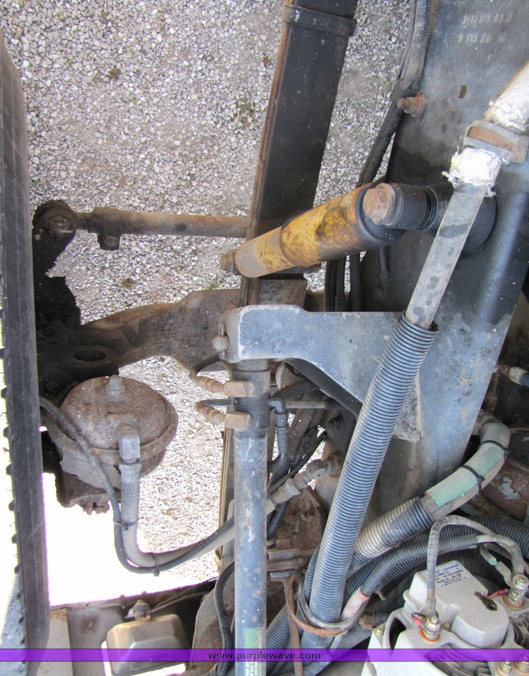 image for item 3065 1994 International Series 9600 cabover truck