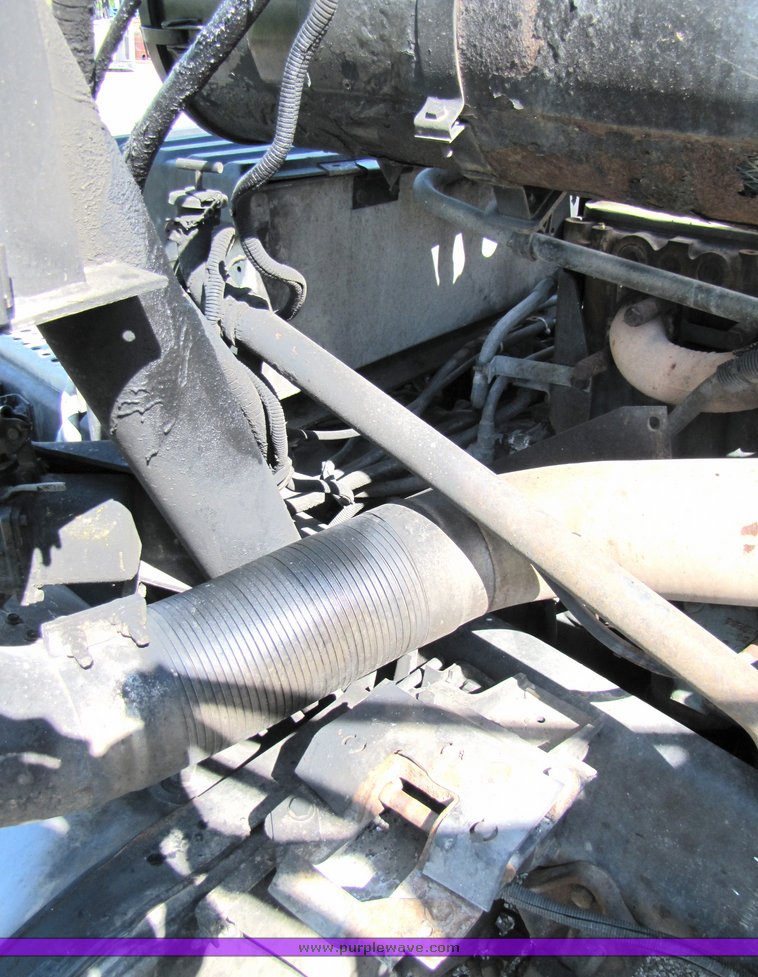 image for item 3065 1994 International Series 9600 cabover truck