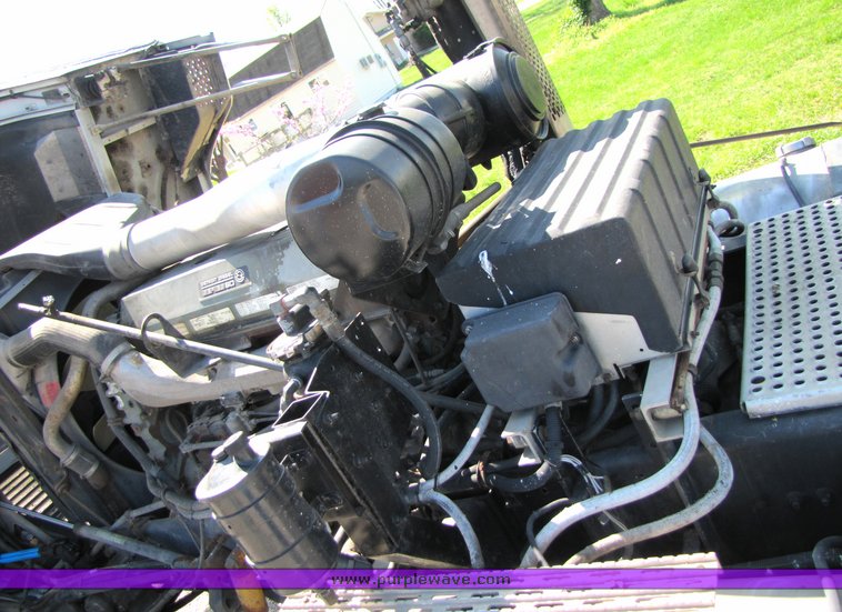 image for item 3065 1994 International Series 9600 cabover truck