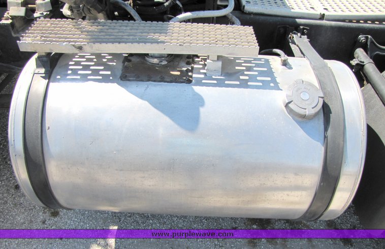 image for item 3065 1994 International Series 9600 cabover truck