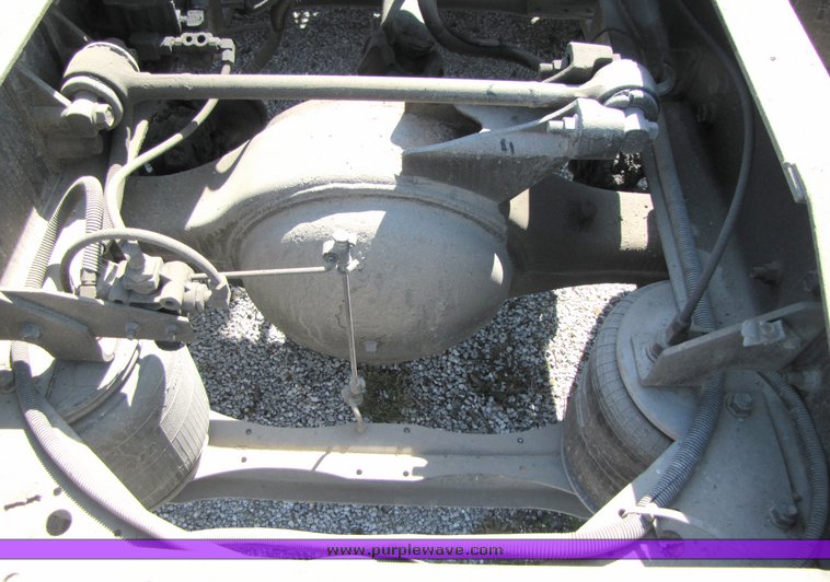 image for item 3065 1994 International Series 9600 cabover truck