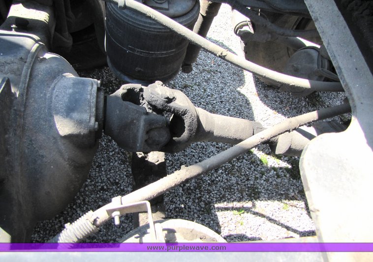 image for item 3065 1994 International Series 9600 cabover truck