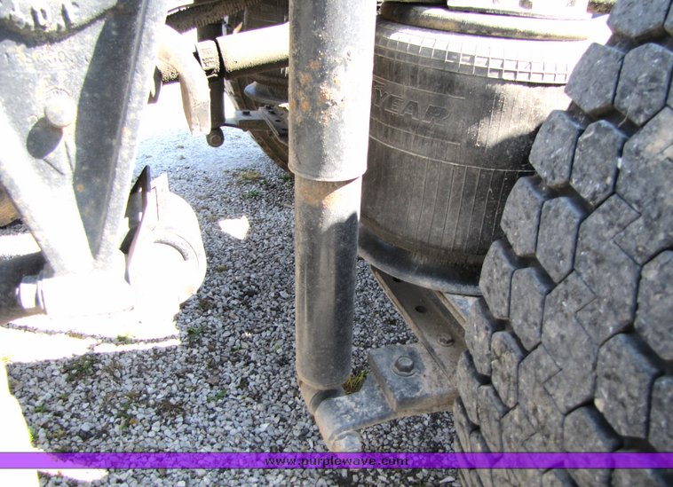 image for item 3065 1994 International Series 9600 cabover truck