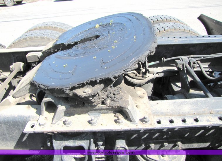 image for item 3065 1994 International Series 9600 cabover truck