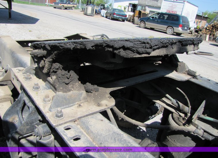 image for item 3065 1994 International Series 9600 cabover truck