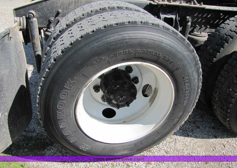 image for item 3065 1994 International Series 9600 cabover truck