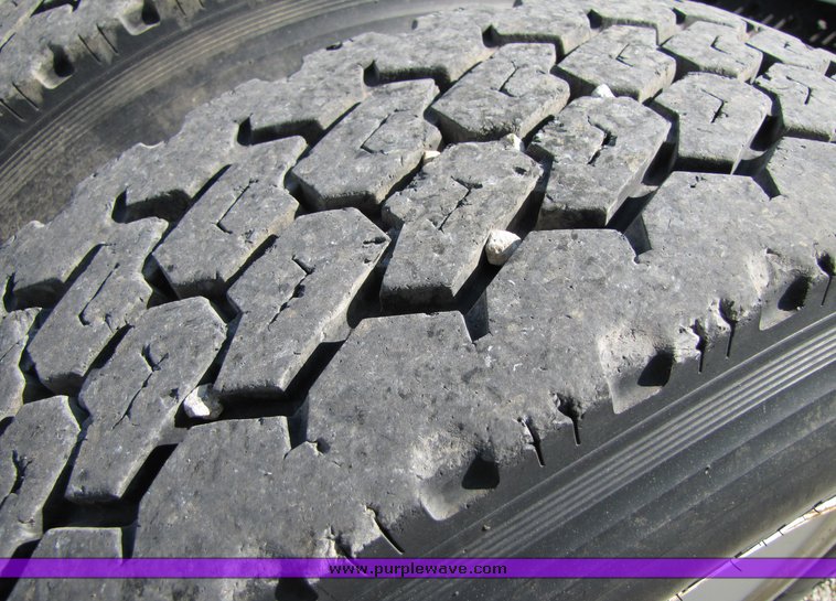 image for item 3065 1994 International Series 9600 cabover truck