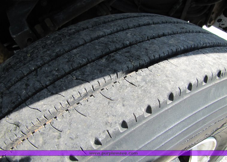 image for item 3065 1994 International Series 9600 cabover truck