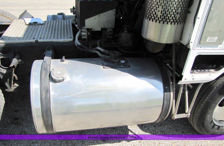 image for item 3065 1994 International Series 9600 cabover truck