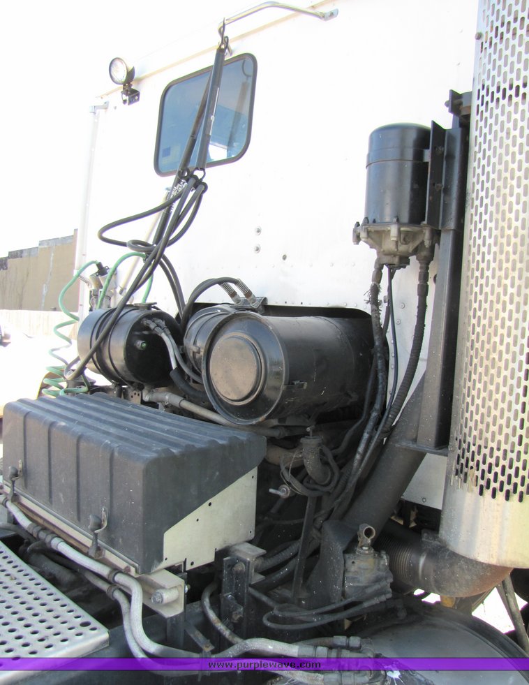 image for item 3065 1994 International Series 9600 cabover truck