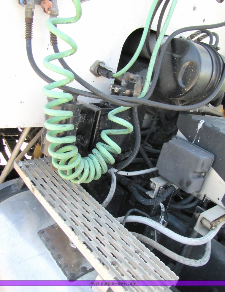 image for item 3065 1994 International Series 9600 cabover truck