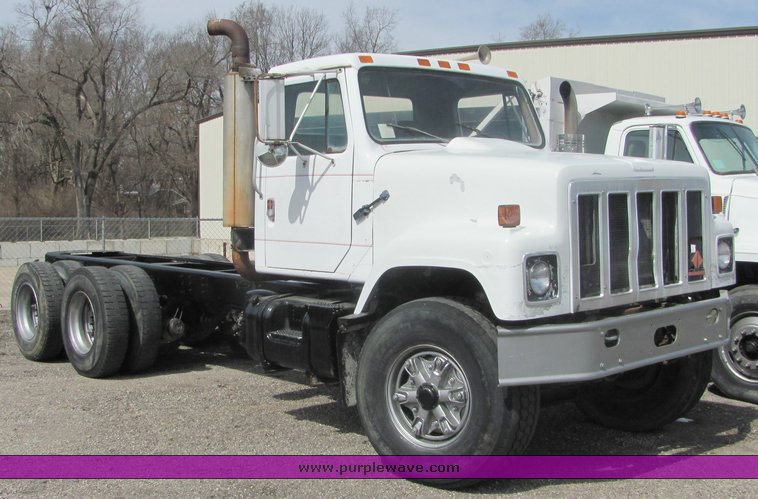 image for item 6044 1984 International S F2574 truck