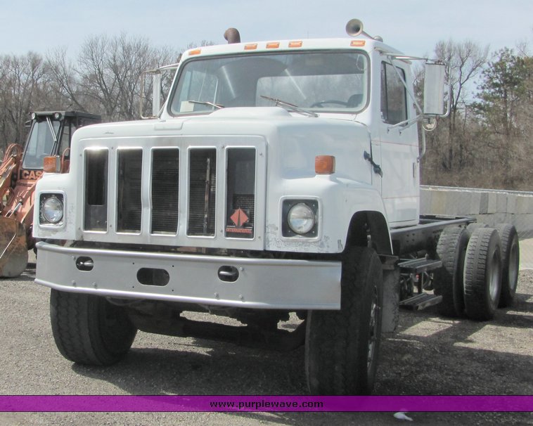 image for item 6044 1984 International S F2574 truck