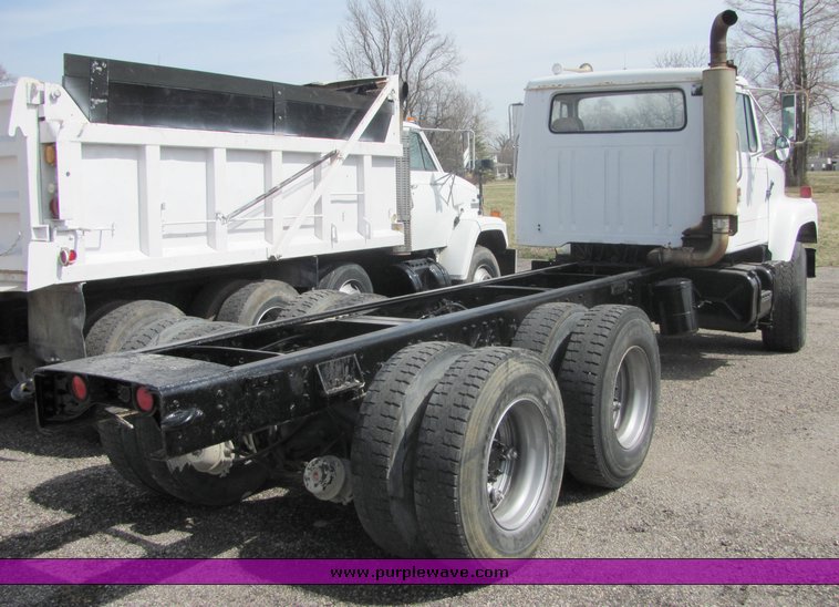 image for item 6044 1984 International S F2574 truck