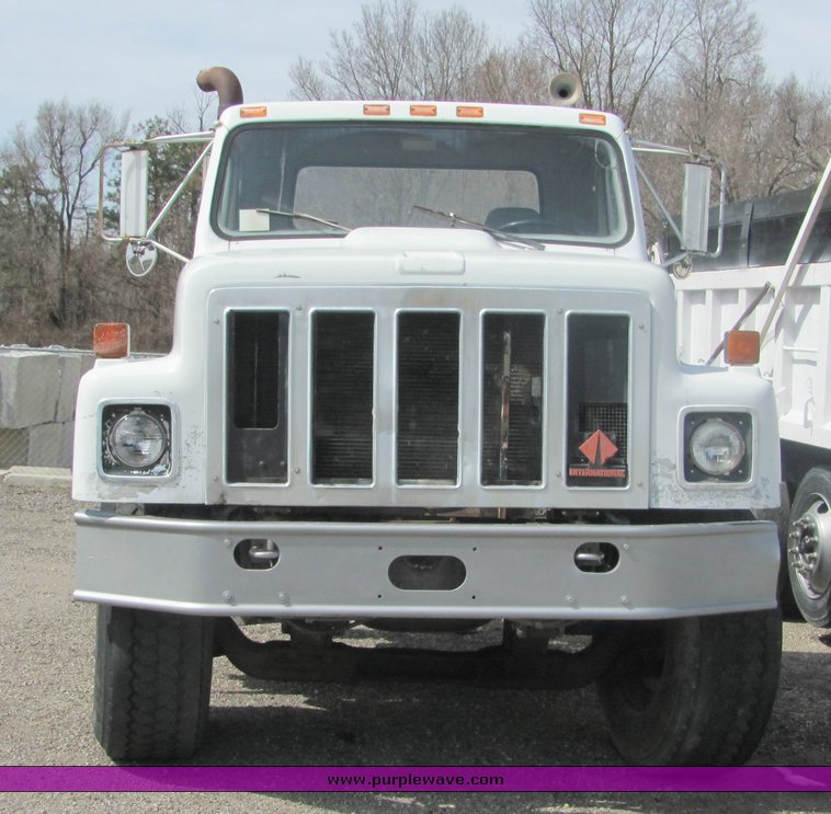 image for item 6044 1984 International S F2574 truck