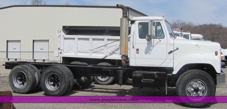image for item 6044 1984 International S F2574 truck
