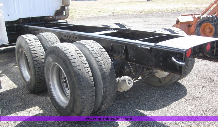 image for item 6044 1984 International S F2574 truck