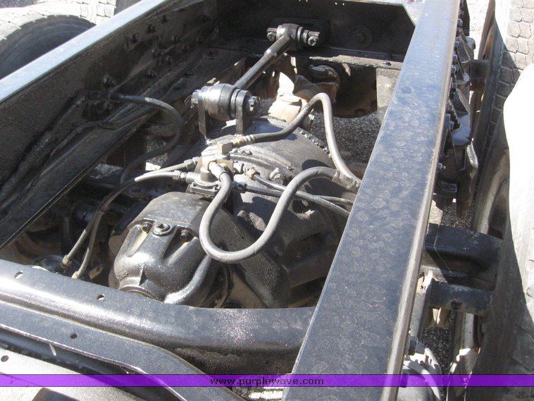 image for item 6044 1984 International S F2574 truck