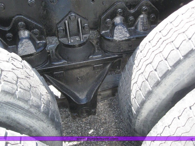 image for item 6044 1984 International S F2574 truck