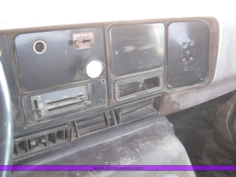 image for item 6044 1984 International S F2574 truck