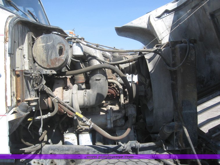 image for item 6044 1984 International S F2574 truck