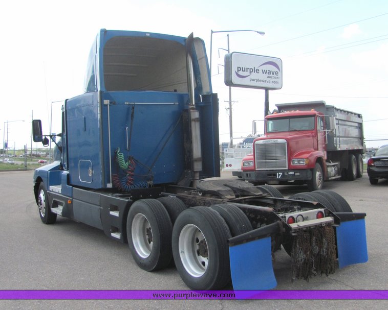 image for item 6076 1994 Kenworth Construct T600 semi truck