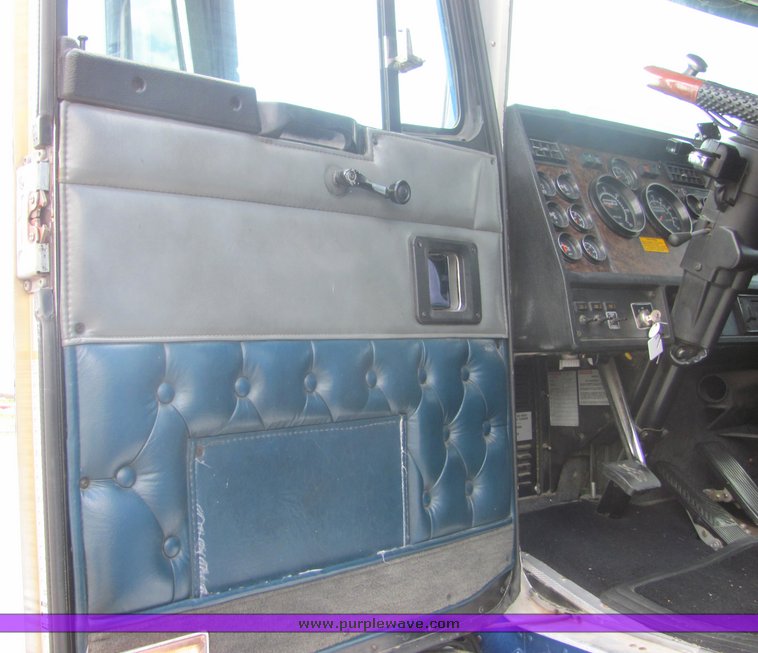 image for item 6076 1994 Kenworth Construct T600 semi truck