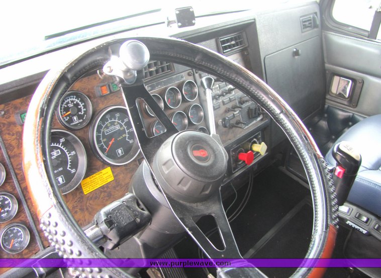 image for item 6076 1994 Kenworth Construct T600 semi truck