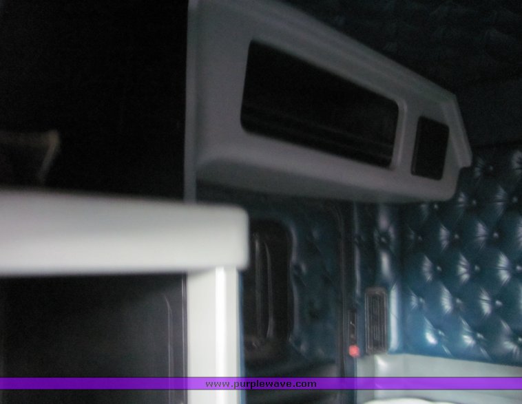 image for item 6076 1994 Kenworth Construct T600 semi truck