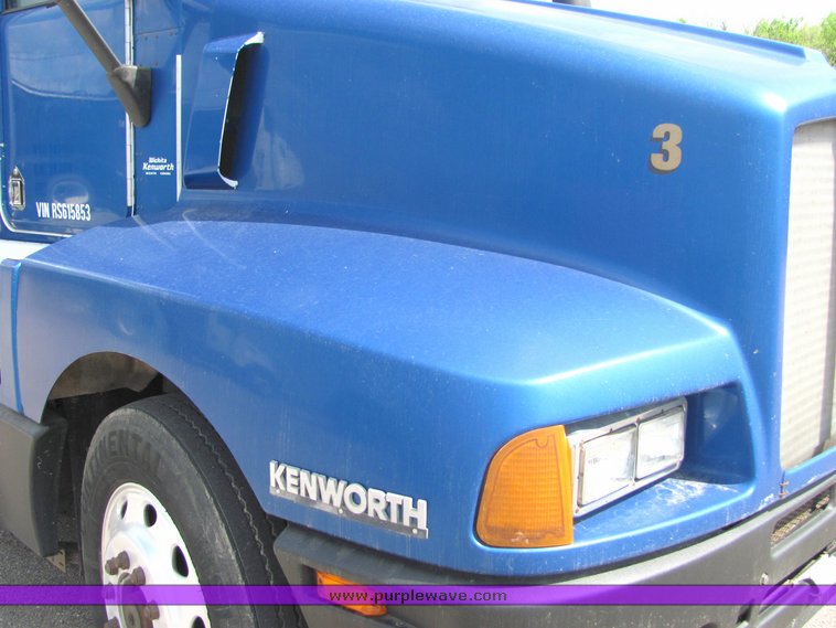 image for item 6076 1994 Kenworth Construct T600 semi truck