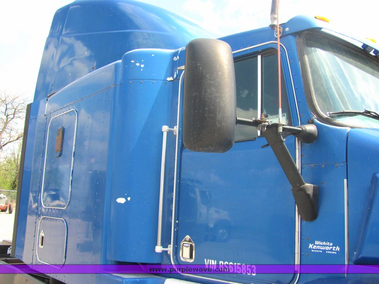 image for item 6076 1994 Kenworth Construct T600 semi truck