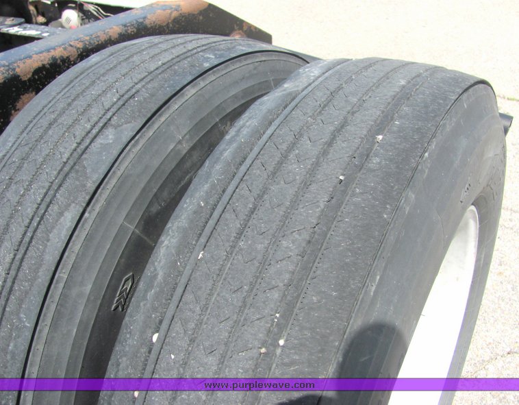 image for item 6076 1994 Kenworth Construct T600 semi truck