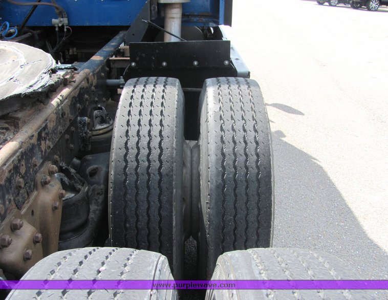 image for item 6076 1994 Kenworth Construct T600 semi truck