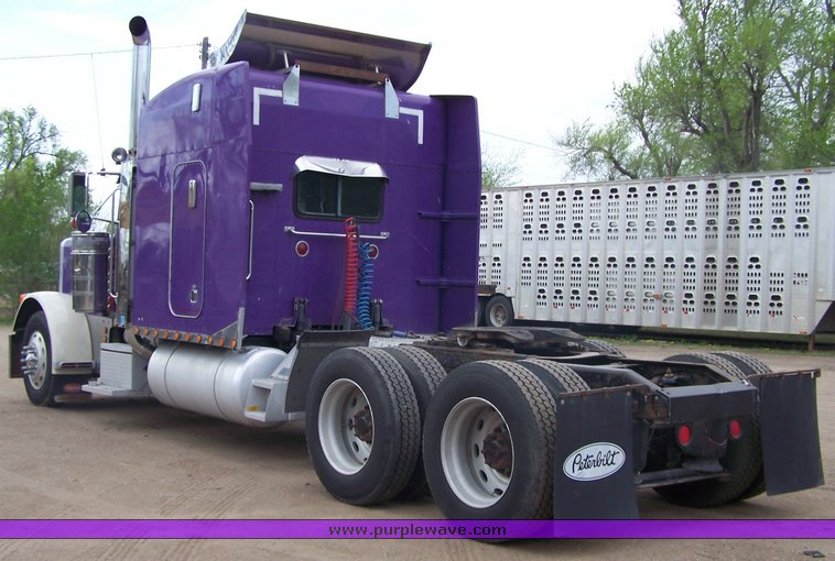 image for item 8000 2000 Peterbilit Conventional 379-127 semi truck