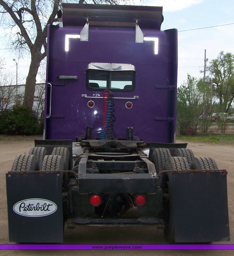 image for item 8000 2000 Peterbilit Conventional 379-127 semi truck