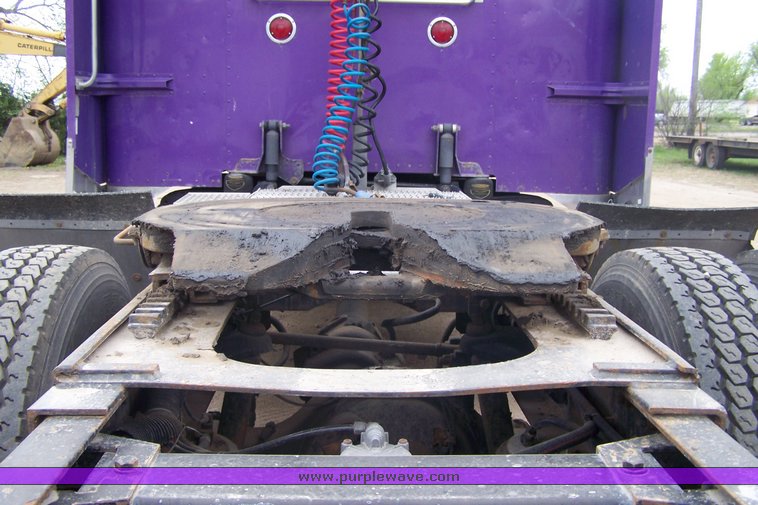 image for item 8000 2000 Peterbilit Conventional 379-127 semi truck