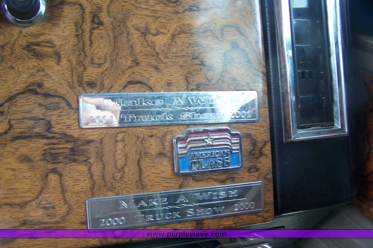 image for item 8000 2000 Peterbilit Conventional 379-127 semi truck