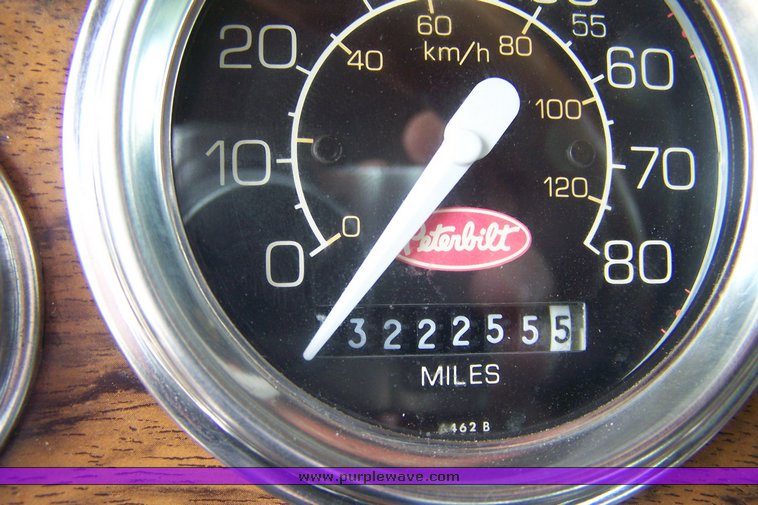 image for item 8000 2000 Peterbilit Conventional 379-127 semi truck