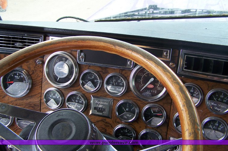 image for item 8000 2000 Peterbilit Conventional 379-127 semi truck