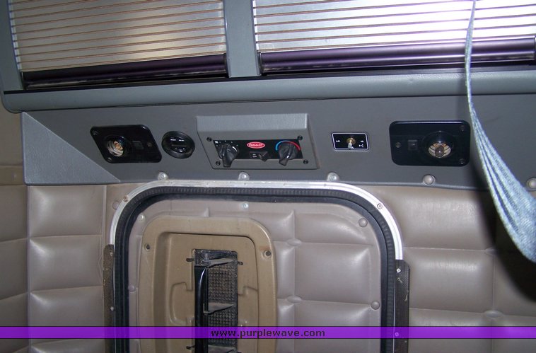 image for item 8000 2000 Peterbilit Conventional 379-127 semi truck