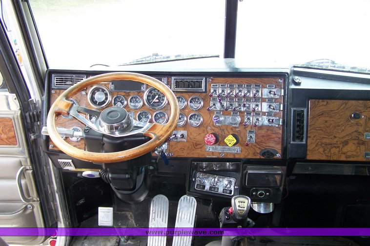 image for item 8000 2000 Peterbilit Conventional 379-127 semi truck