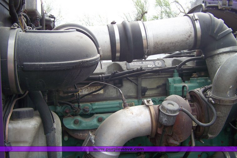 image for item 8000 2000 Peterbilit Conventional 379-127 semi truck