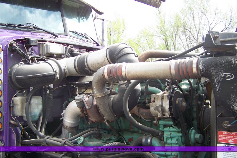 image for item 8000 2000 Peterbilit Conventional 379-127 semi truck