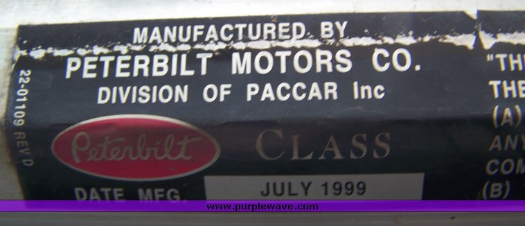 image for item 8000 2000 Peterbilit Conventional 379-127 semi truck